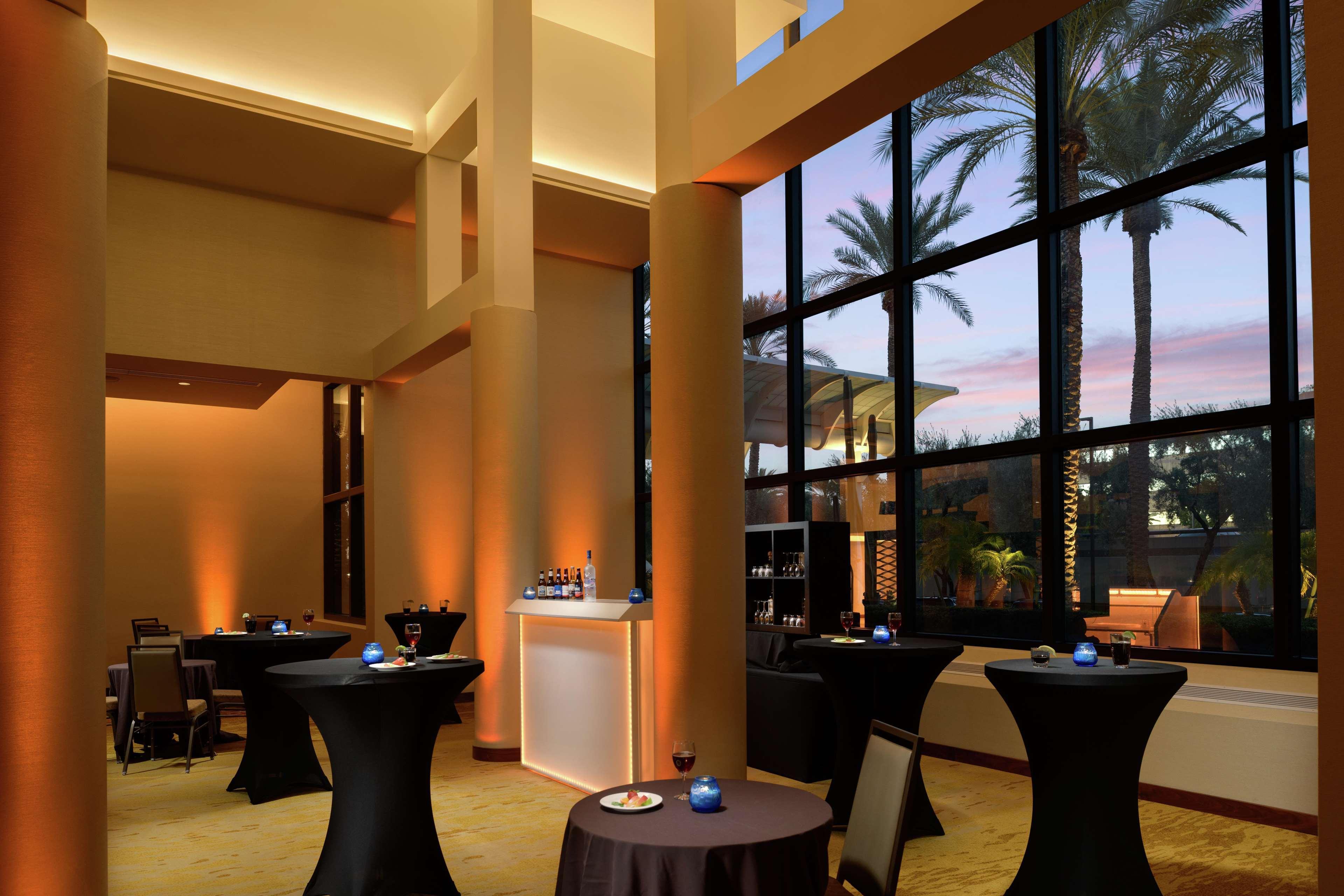 Doubletree Suites By Hilton Phoenix Exterior foto
