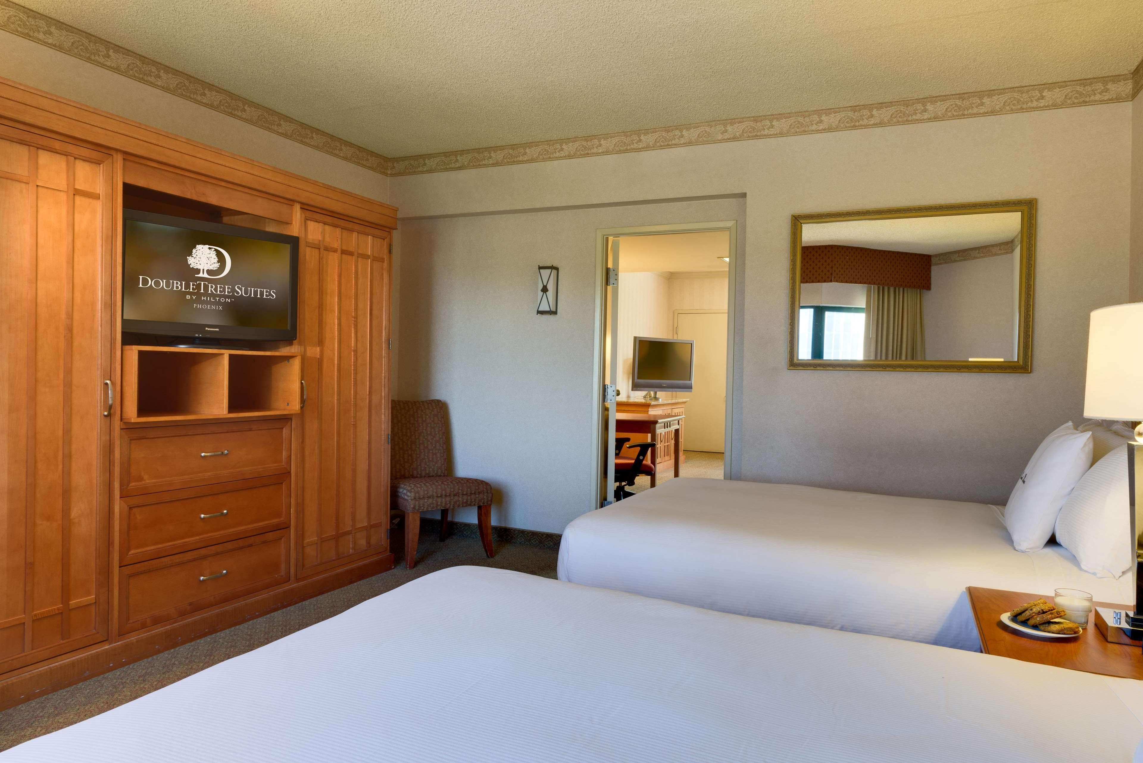 Doubletree Suites By Hilton Phoenix Exterior foto