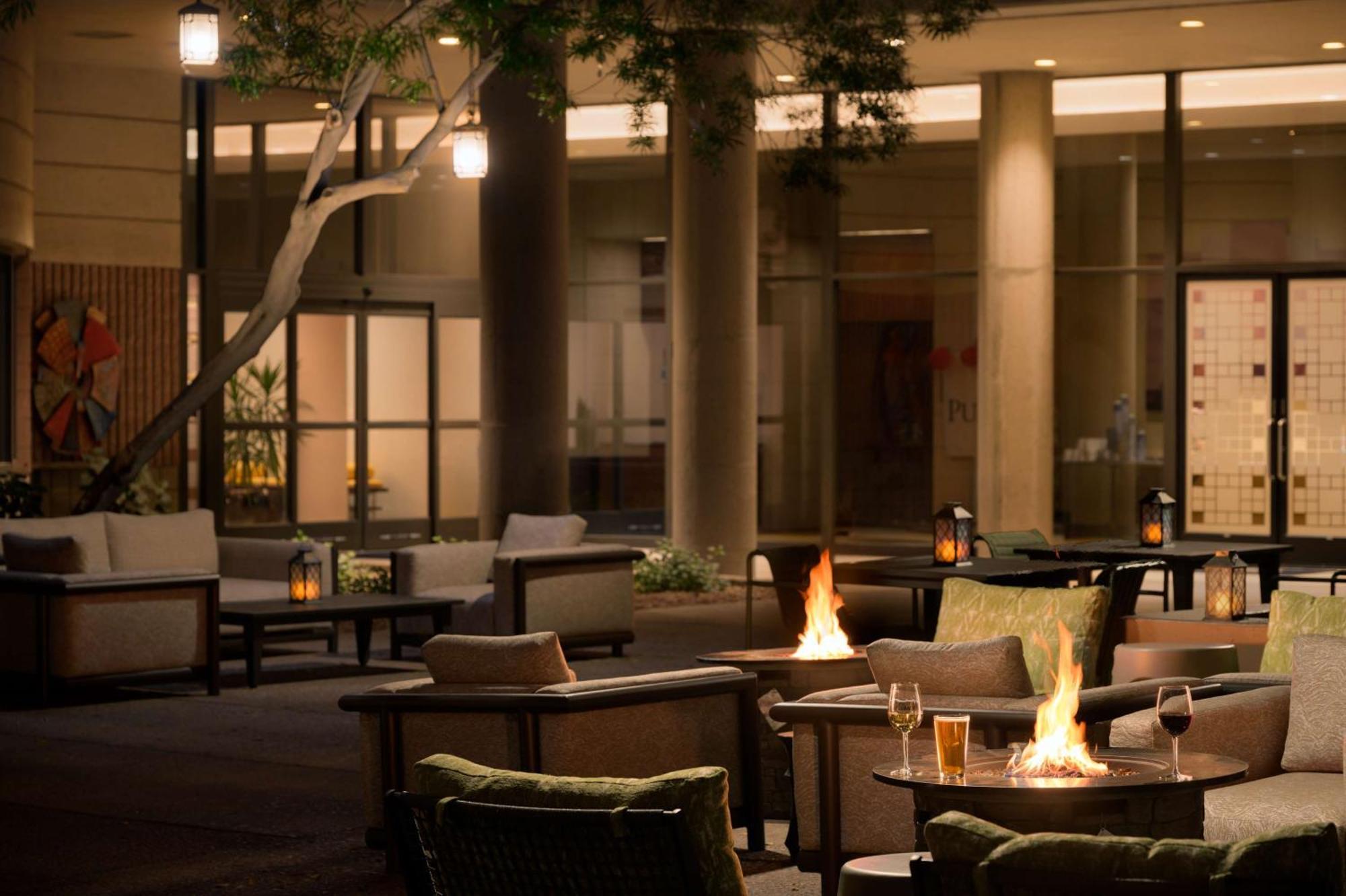 Doubletree Suites By Hilton Phoenix Exterior foto